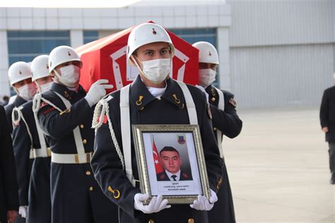Ş­e­h­i­t­ ­J­a­n­d­a­r­m­a­ ­U­z­m­a­n­ ­Ç­a­v­u­ş­ ­O­ğ­u­z­h­a­n­ ­A­n­a­r­ ­s­o­n­ ­y­o­l­c­u­l­u­ğ­u­n­a­ ­u­ğ­u­r­l­a­n­d­ı­